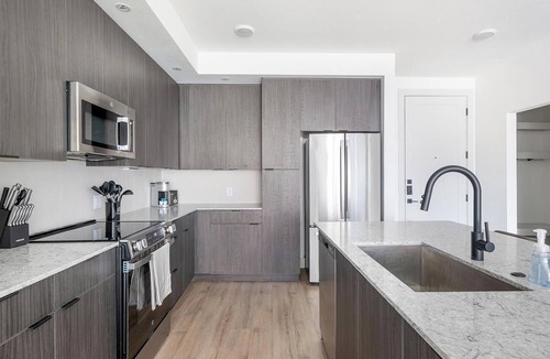 MLK Apartment | Landing | Beautiful 2BD, Gym, Courtyard