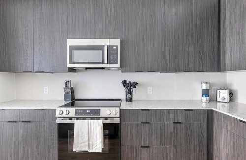 MLK Apartment | Landing | Beautiful 2BD, Gym, Courtyard