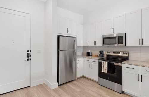 Denton Apartment | Landing | Beautiful 2BD, Gym, Clubhouse