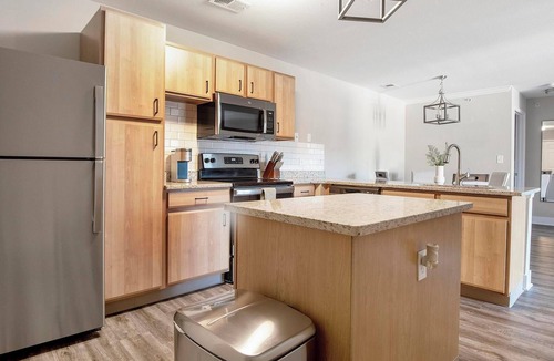 Eureka Apartment | Landing | Beautiful 2BD, Gym, Pool