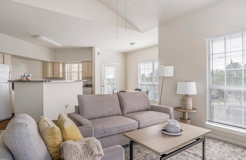 Southbelt/Ellington Apartment | Landing | Beautiful 2BD, Pool, Game Room