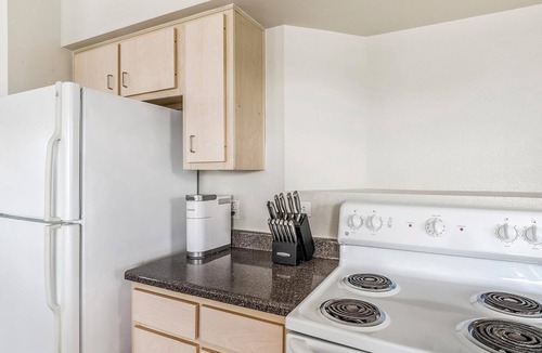 Southbelt/Ellington Apartment | Landing | Beautiful 2BD, Pool, Game Room