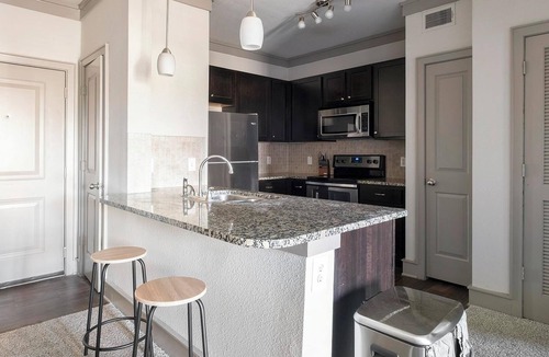 George Bush Park/Eldridge Apartment | Landing | Beautiful 2BD, Pool, Gym
