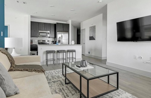 Austin Apartment | Landing | Beautiful 2BD, Pool, Gym