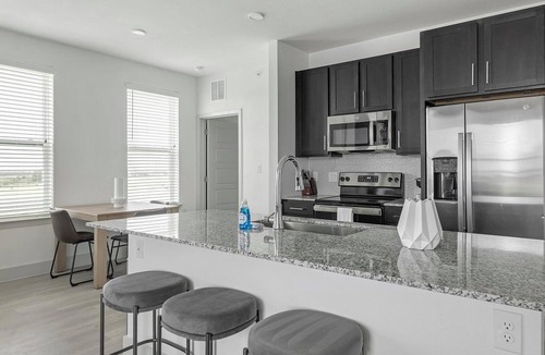 Austin Apartment | Landing | Beautiful 2BD, Pool, Gym