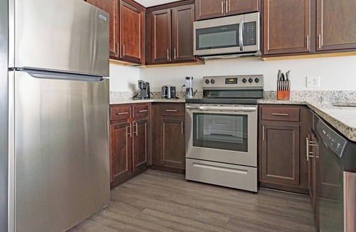 Bloomingdale Apartment | Landing | Beautiful 2BD, Pool, Gym