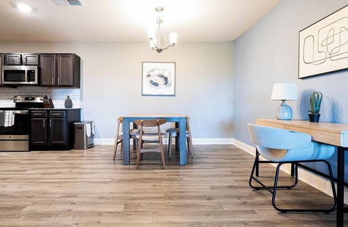 Cocoa Apartment | Landing | Beautiful 2BD, Pool, Gym