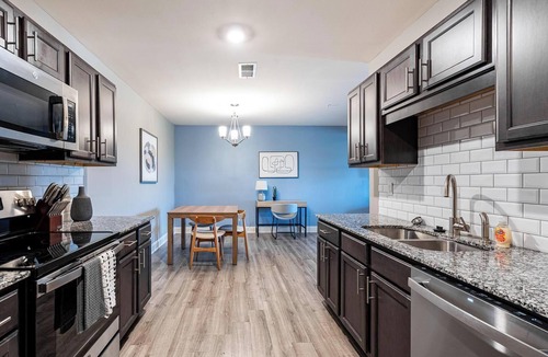 Cocoa Apartment | Landing | Beautiful 2BD, Pool, Gym