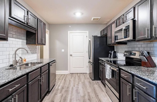 Cocoa Apartment | Landing | Beautiful 2BD, Pool, Gym