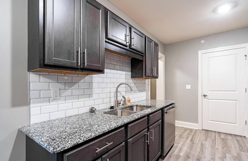 Cocoa Apartment | Landing | Beautiful 2BD, Pool, Gym