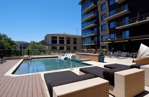 Houston Apartment | Landing | Beautiful 2BD, Tennis Court, Gym