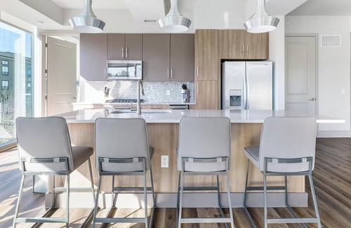 Houston Apartment | Landing | Beautiful 2BD, Tennis Court, Gym