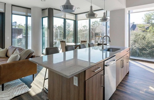 Houston Apartment | Landing | Beautiful 2BD, Tennis Court, Gym