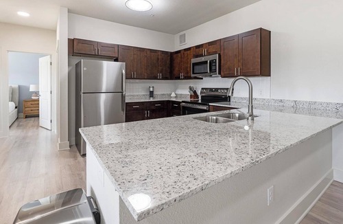 Lockhart Apartment | Landing | Beautiful 2BD, Gym, Clubhouse