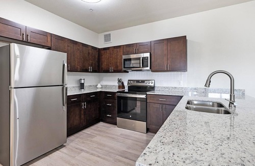 Lockhart Apartment | Landing | Beautiful 2BD, Gym, Clubhouse