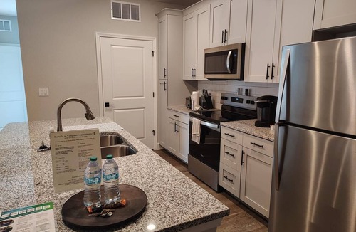 Newberry Apartment | Landing | Beautiful 2BD, Pool, Gym