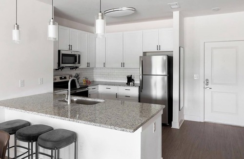 Athens Apartment | Landing | Beautiful 2BD, Yoga Studio, Pool