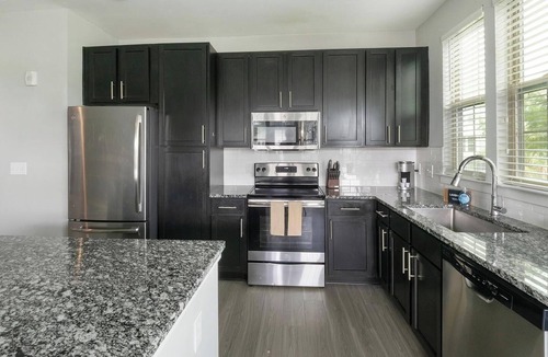 Summerville Apartment | Landing | Beautiful 3BD, Pool, Gym