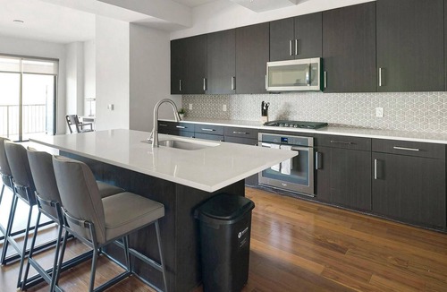 Houston Apartment | Landing | Beautiful 3BD, Gym, Tennis Court