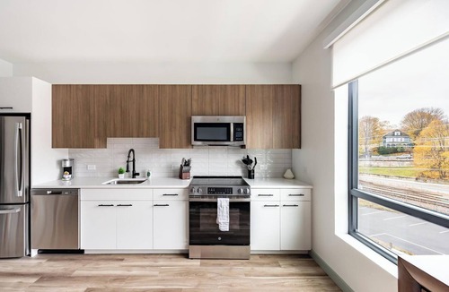 Haverhill Apartment | Landing | Beautiful Studio, Pool, Gym