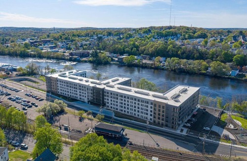 Haverhill Apartment | Landing | Beautiful Studio, Pool, Gym