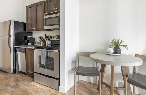 Pearl District Apartment | Landing | Beautiful Studio, Gym, Courtyard