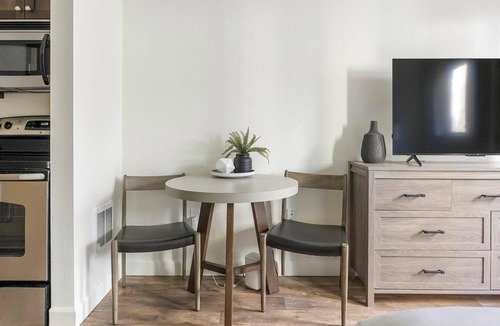 Pearl District Apartment | Landing | Beautiful Studio, Gym, Courtyard