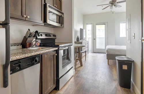 Pearl District Apartment | Landing | Beautiful Studio, Gym, Courtyard