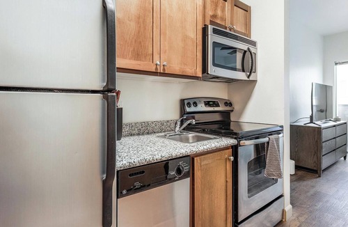 Pearl District Apartment | Landing | Beautiful Studio, Gym, Courtyard