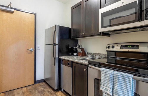Pearl District Apartment | Landing | Beautiful Studio, Gym, Courtyard