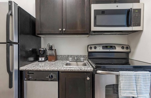 Pearl District Apartment | Landing | Beautiful Studio, Gym, Courtyard