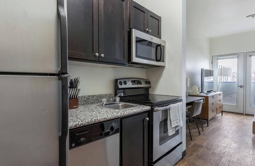 Pearl District Apartment | Landing | Beautiful Studio, Gym, Courtyard