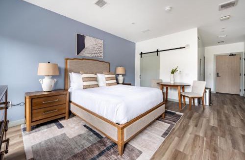 Haverhill Apartment | Landing Beautiful Studio Pool Gym