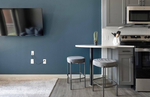 MLK Apartment | Landing | Beautiful Studio, Courtyard