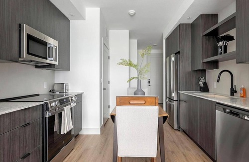 MLK Apartment | Landing | Beautiful Studio, Courtyard, Gym