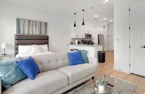 Denton Apartment | Landing | Beautiful Studio, Gym, Courtyard