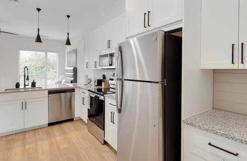 Denton Apartment | Landing | Beautiful Studio, Gym, Courtyard