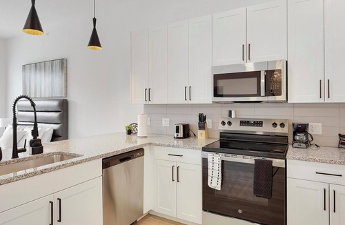 Denton Apartment | Landing | Beautiful Studio, Gym, Courtyard
