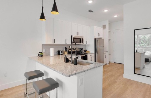 Denton Apartment | Landing | Beautiful Studio, Gym, Courtyard