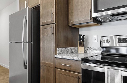Cartersburg Apartment | Landing | Beautiful 1BD, Courtyard, Gym