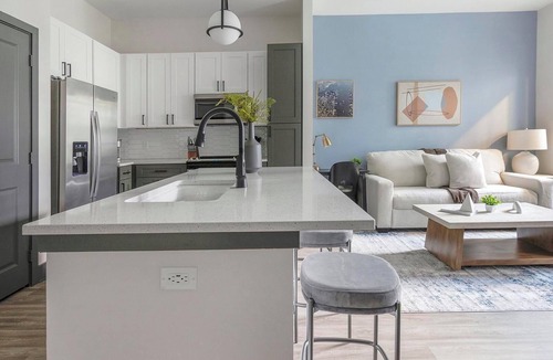 Southbank Apartment | Landing | Beautiful 1BD, Pool, Gym