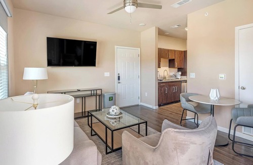 New Braunfels Apartment | Landing | Beautiful 1BD, Pool, Gym