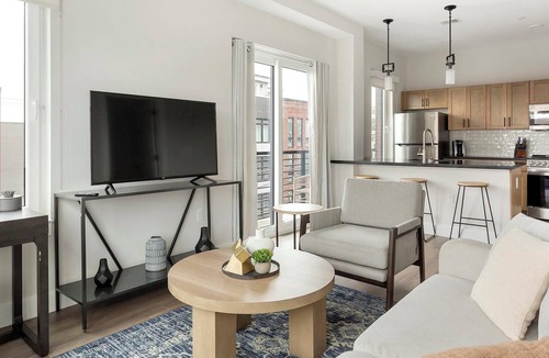 Kensington Apartment | Landing | Beautiful 1BD, Clubhouse, Rooftop Lounge