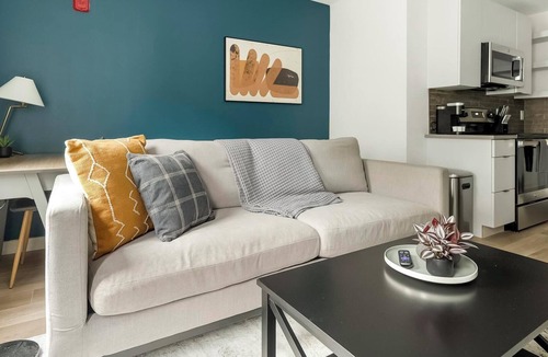 Norris Square Apartment | Landing | Beautiful 1BD, Gym