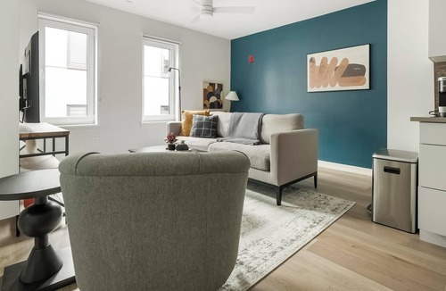 Norris Square Apartment | Landing | Beautiful 1BD, Gym