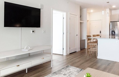 Northgate Apartment | Landing | Chic 1BD, Pool, Gym