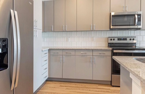 Northgate Apartment | Landing | Chic 1BD, Pool, Gym