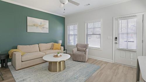 Huntsville Apartment | Landing Chic 1BD Clubhouse Gym