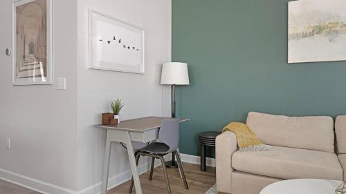 Huntsville Apartment | Landing Chic 1BD Clubhouse Gym