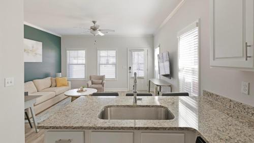 Huntsville Apartment | Landing Chic 1BD Clubhouse Gym